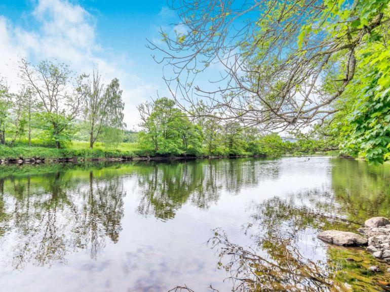 3 Bedroom Luxury Home, Hot Tub, Stunning Views Of Killin, Sitting On The River Dochart Exteriér fotografie