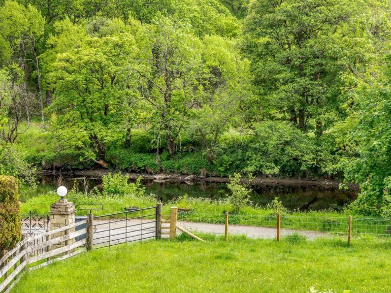 3 Bedroom Luxury Home, Hot Tub, Stunning Views Of Killin, Sitting On The River Dochart Exteriér fotografie