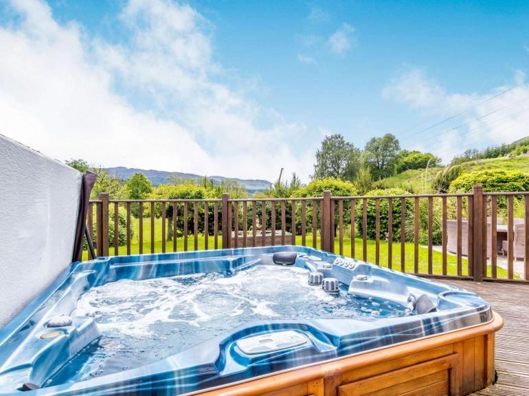 3 Bedroom Luxury Home, Hot Tub, Stunning Views Of Killin, Sitting On The River Dochart Exteriér fotografie