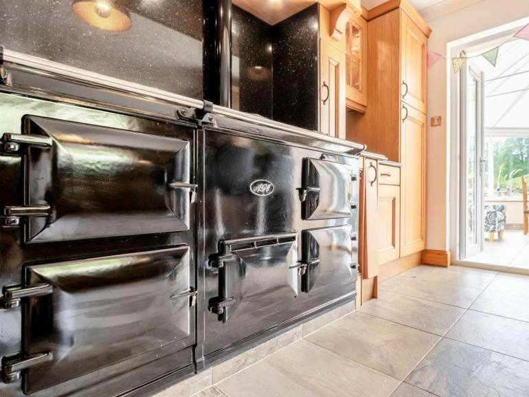3 Bedroom Luxury Home, Hot Tub, Stunning Views Of Killin, Sitting On The River Dochart Exteriér fotografie