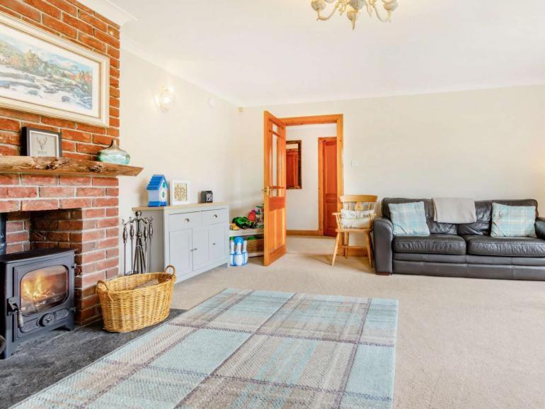 3 Bedroom Luxury Home, Hot Tub, Stunning Views Of Killin, Sitting On The River Dochart Exteriér fotografie